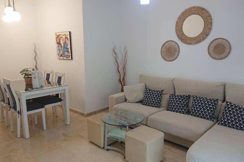Apartamento 1st Line Of The Beach, La Rada Beach! Ac,wifi,terrace, Private Parking