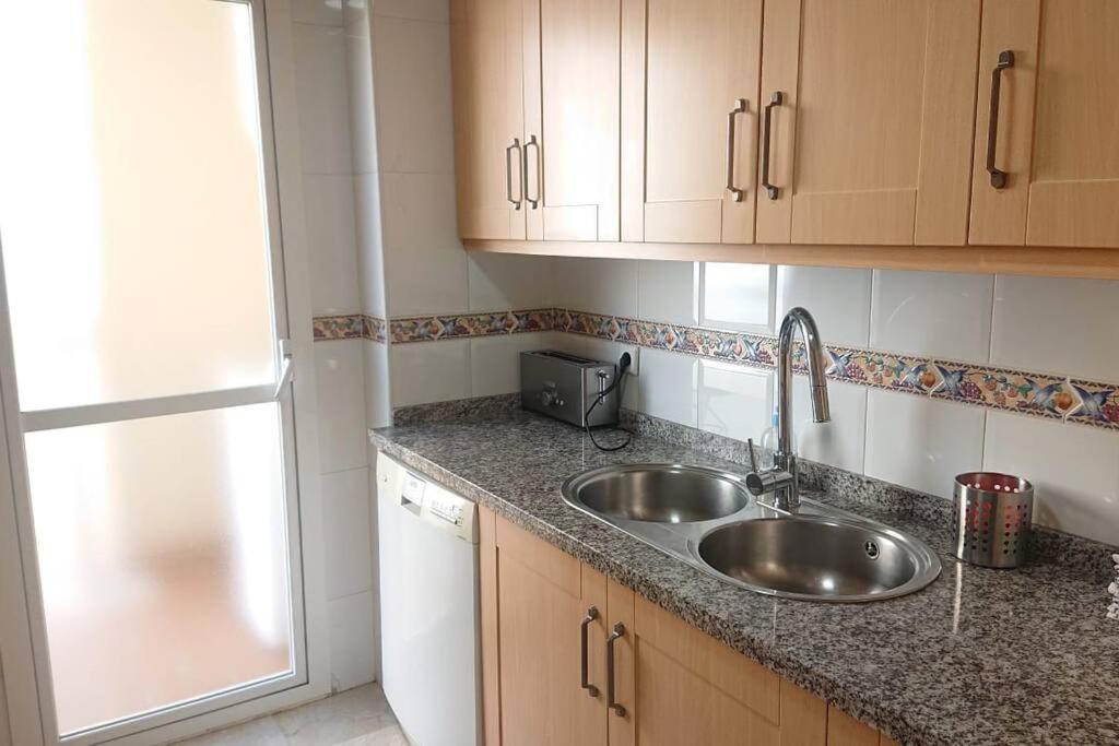 Apartamento 1st Line Of The Beach, La Rada Beach! Ac,wifi,terrace, Private Parking *