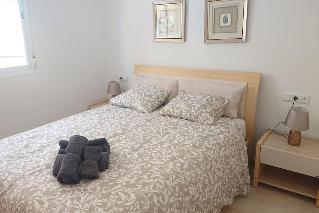 Apartamento 1st Line Of The Beach, La Rada Beach! Ac,wifi,terrace, Private Parking