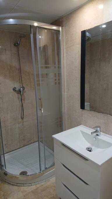 1st Line Of The Beach, La Rada Beach! Ac,wifi,terrace, Private Parking Apartamento Estepona