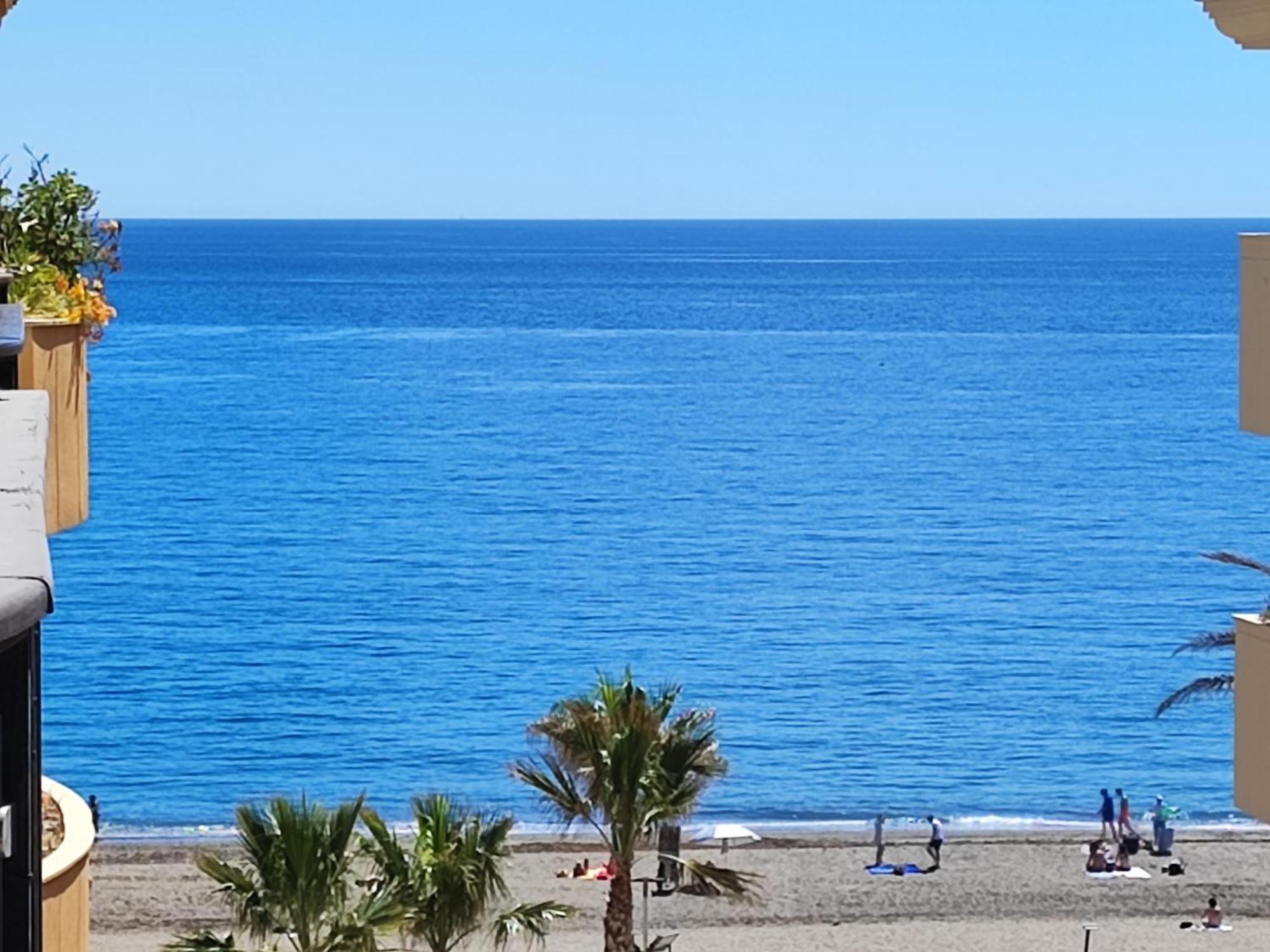 Apartment 1st Line Of The Beach, La Rada Beach! Ac,wifi,terrace, Private Parking